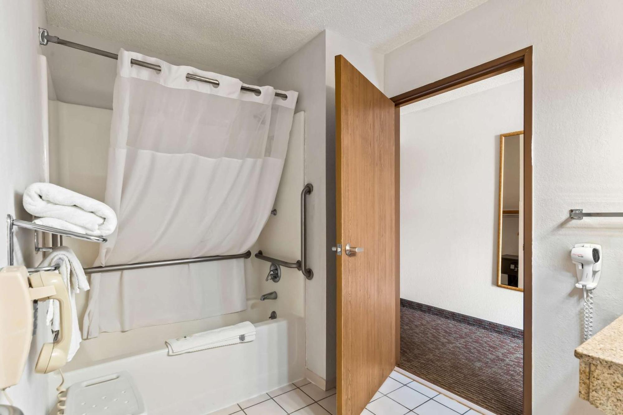 Quality Inn Sidney I-80 Buitenkant foto
